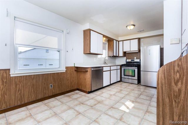 28100 Garfield Street, Roseville, MI 48066