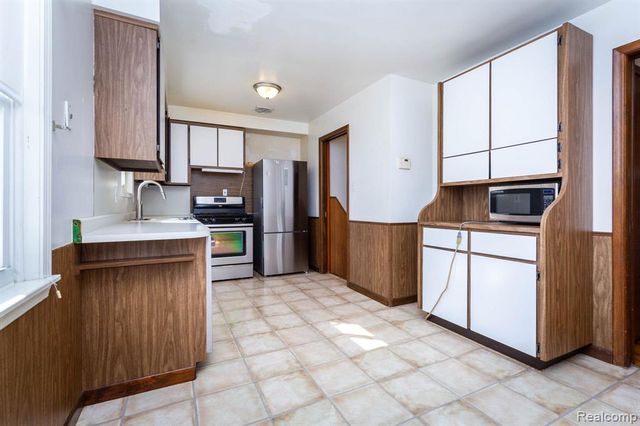 28100 Garfield Street, Roseville, MI 48066