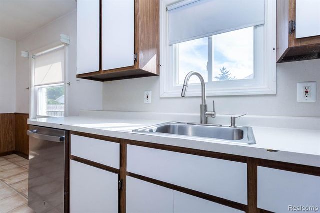 28100 Garfield Street, Roseville, MI 48066