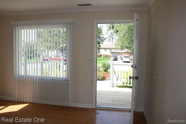 3268 Troy Drive, Troy, MI 48083