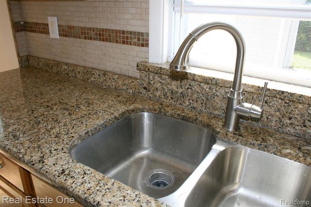 3268 Troy Drive, Troy, MI 48083