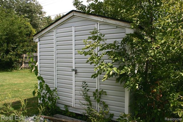 3268 Troy Drive, Troy, MI 48083