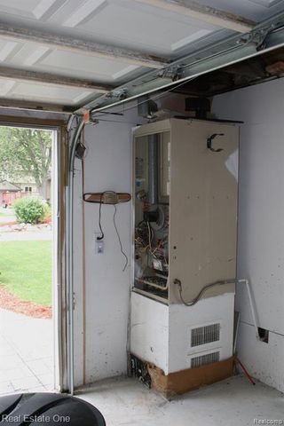 3268 Troy Drive, Troy, MI 48083