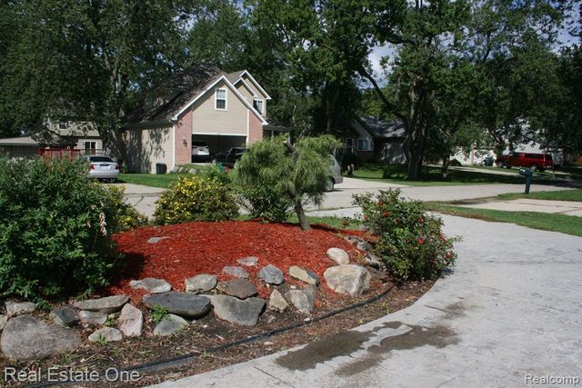 3268 Troy Drive, Troy, MI 48083