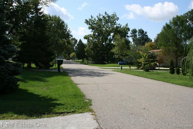 3268 Troy Drive, Troy, MI 48083