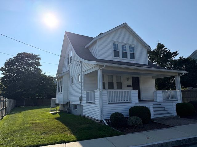 34 Caswell Avenue, Newport, RI 02840