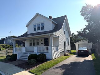 34 Caswell Avenue, Newport, RI 02840