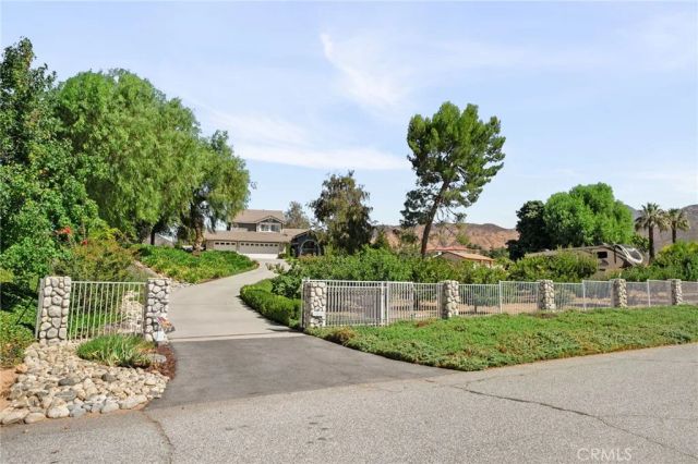 10684 Lakeview Road, Yucaipa, CA 92399