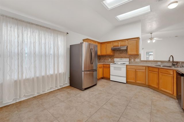 10422 Acacia Forest Trail, Houston, TX 77089