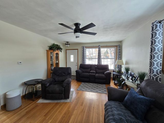 1905 N Hilltop Avenue, Zion, IL 60099