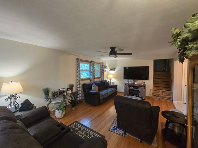 1905 N Hilltop Avenue, Zion, IL 60099