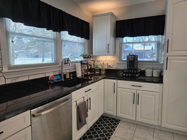 1905 N Hilltop Avenue, Zion, IL 60099