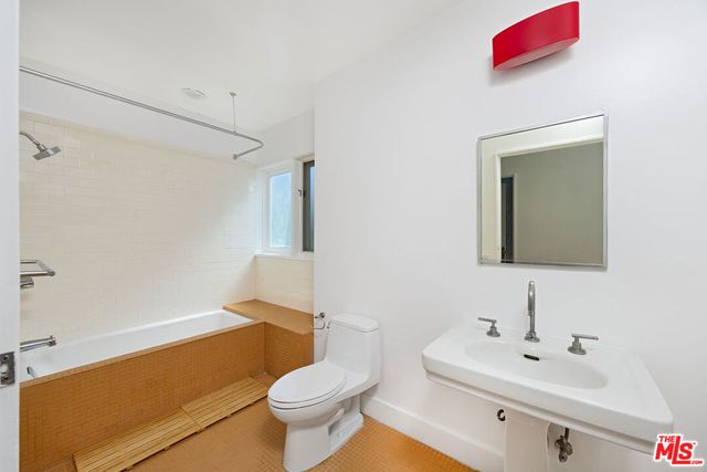 714 Kensington Road, Santa Monica, CA 90405