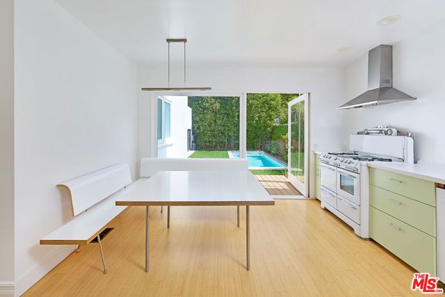 714 Kensington Road, Santa Monica, CA 90405