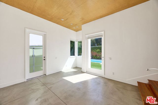 714 Kensington Road, Santa Monica, CA 90405