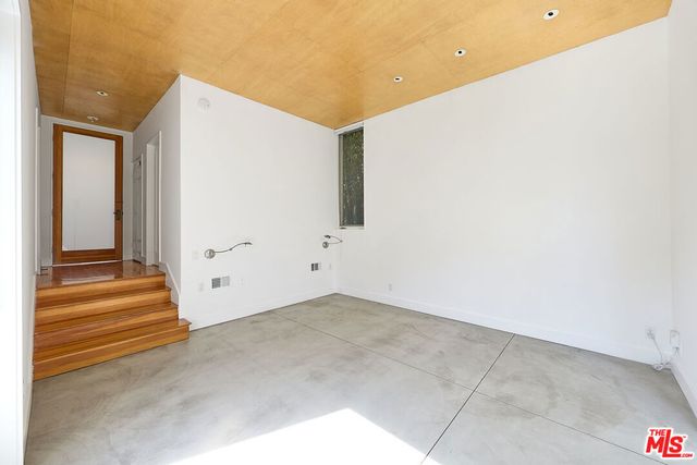 714 Kensington Road, Santa Monica, CA 90405