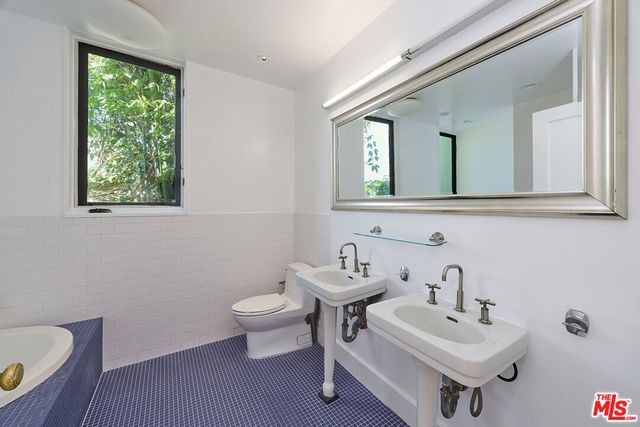 714 Kensington Road, Santa Monica, CA 90405