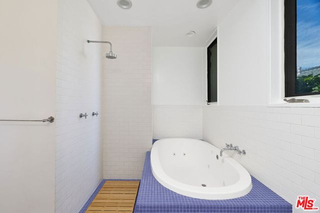 714 Kensington Road, Santa Monica, CA 90405