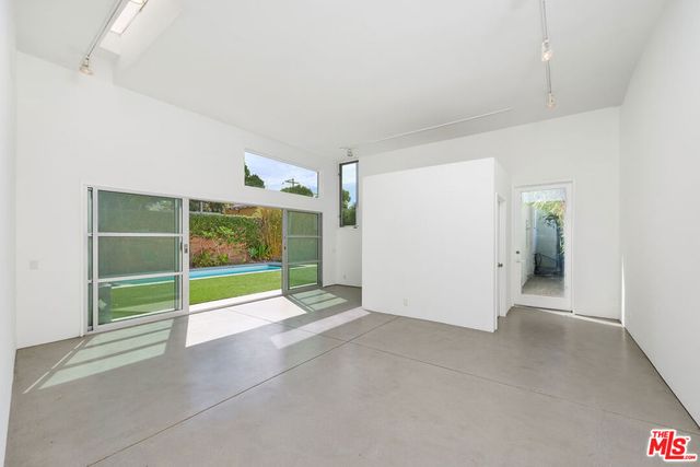 714 Kensington Road, Santa Monica, CA 90405