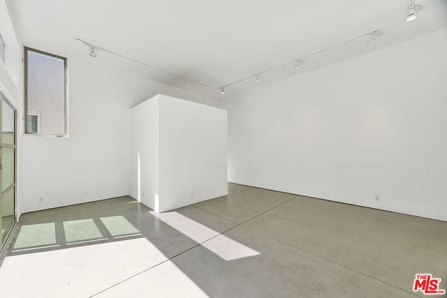 714 Kensington Road, Santa Monica, CA 90405