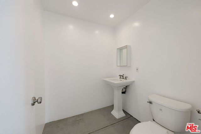 714 Kensington Road, Santa Monica, CA 90405