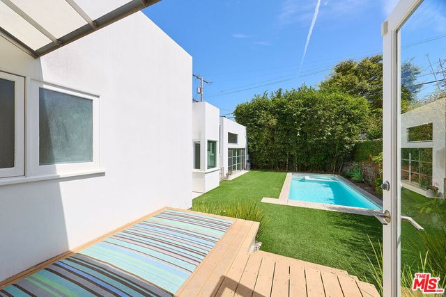 714 Kensington Road, Santa Monica, CA 90405