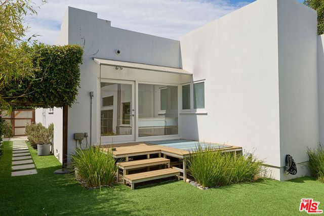 714 Kensington Road, Santa Monica, CA 90405