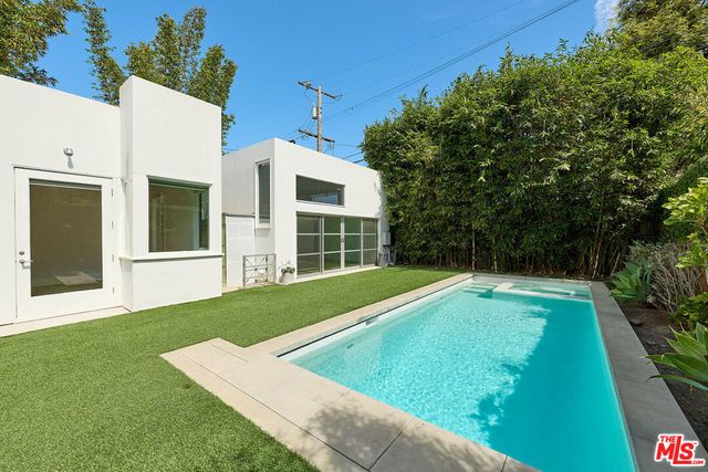 714 Kensington Road, Santa Monica, CA 90405