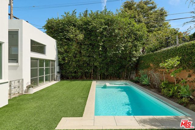 714 Kensington Road, Santa Monica, CA 90405