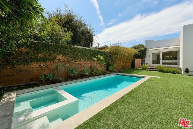 714 Kensington Road, Santa Monica, CA 90405