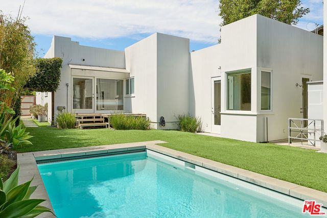 714 Kensington Road, Santa Monica, CA 90405