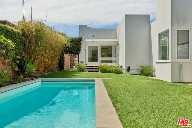 714 Kensington Road, Santa Monica, CA 90405