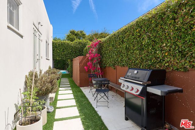 714 Kensington Road, Santa Monica, CA 90405
