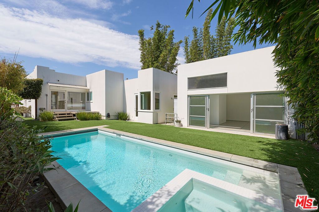 714 Kensington Road, Santa Monica, CA 90405