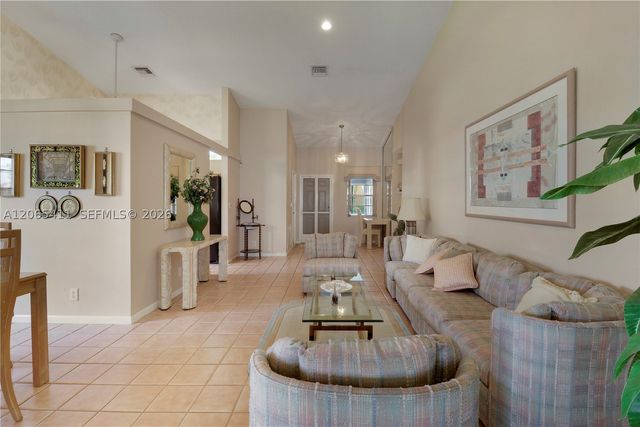 5275 Tiffany Anne Cir, West Palm Beach, FL 33417