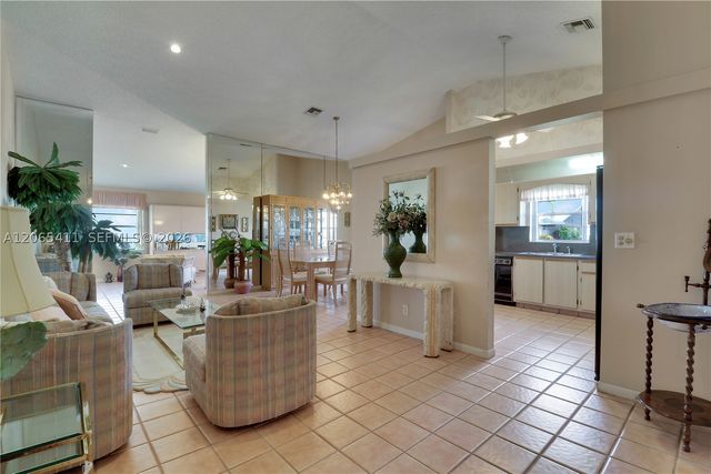 5275 Tiffany Anne Cir, West Palm Beach, FL 33417