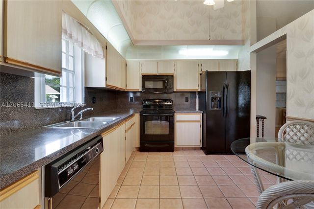 5275 Tiffany Anne Cir, West Palm Beach, FL 33417