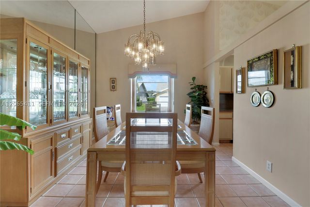 5275 Tiffany Anne Cir, West Palm Beach, FL 33417