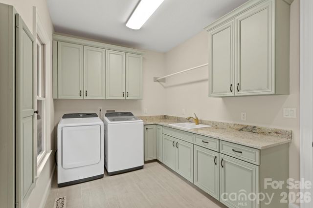301 Winding Meadows Drive, Flat Rock, NC 28731