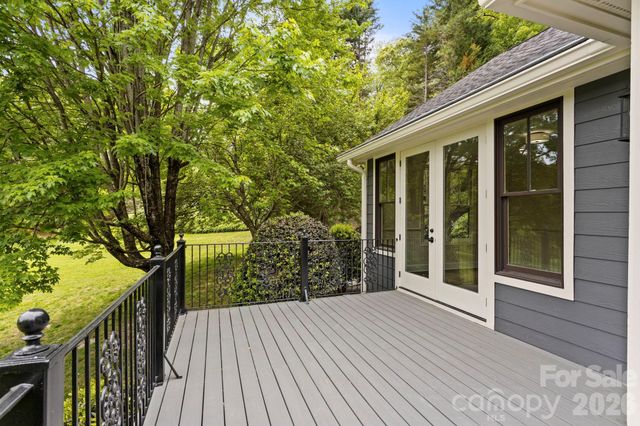 301 Winding Meadows Drive, Flat Rock, NC 28731