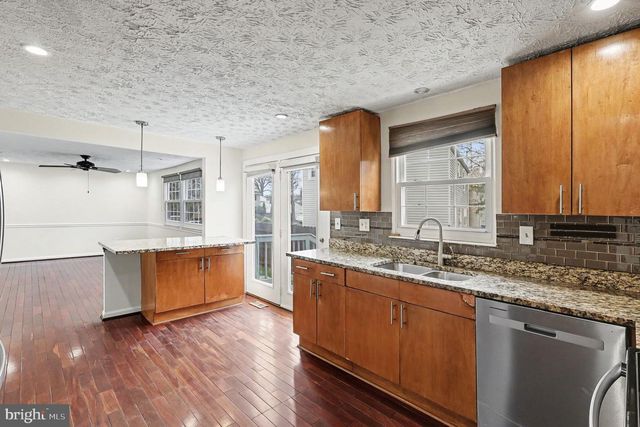 1101 WINTROL CT, Herndon, VA 20170