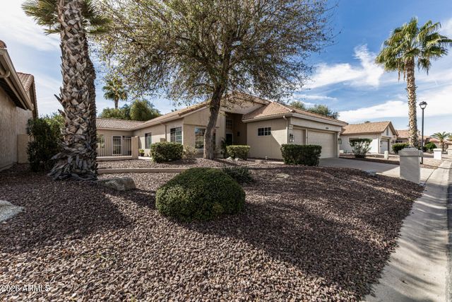 10709 E CHAMPAGNE Drive, Sun Lakes, AZ 85248