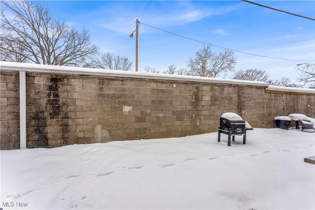 797 Babbitt Road 15, Euclid, OH 44123