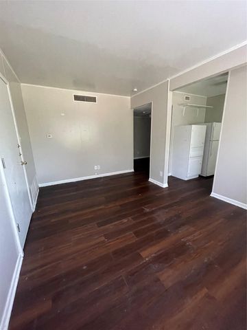 3304 Red River ST 102, Austin, TX 78705