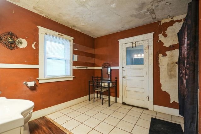 1810 Park Ave SE, Cedar Rapids, IA 52403