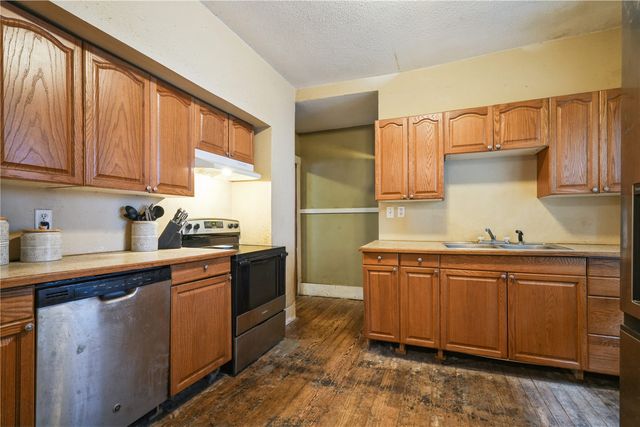 1810 Park Ave SE, Cedar Rapids, IA 52403