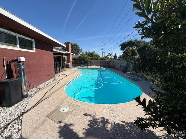 3017 Barnett Street, Bakersfield, CA 93308