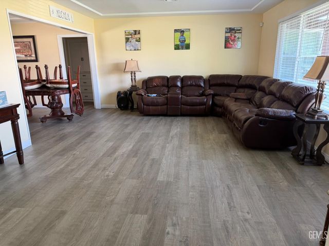 3017 Barnett Street, Bakersfield, CA 93308