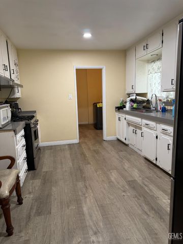 3017 Barnett Street, Bakersfield, CA 93308