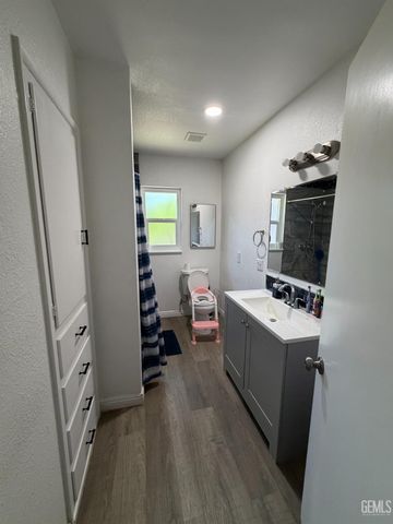 3017 Barnett Street, Bakersfield, CA 93308